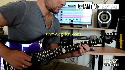 Jam Track Central: 20 II-V-I Fusion Licks With Luca Mantovanelli (2015)的图片2