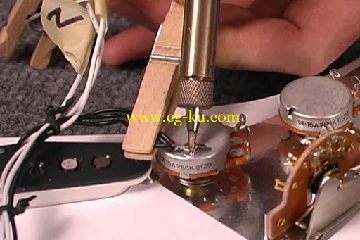 Dan Erlewine – How To Wire A Fender Guitar Full 1 DVD的图片4