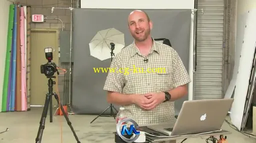 人像摄影棚照相视频教程 Mark Wallace Working with Speedlights in the Studio的图片1