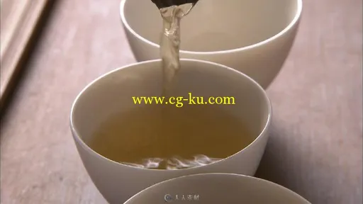 下雨天小女孩品茶高清实拍视频素材的图片1