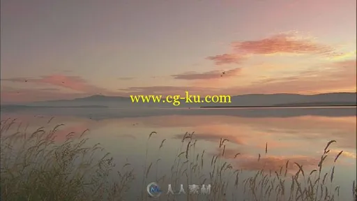 夕阳下的湖面大景高清实拍视频素材的图片1