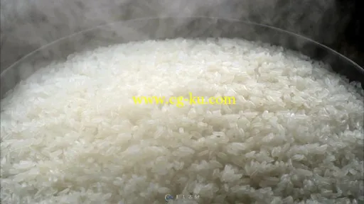 刚出锅大米饭冒着热气视频素材的图片1