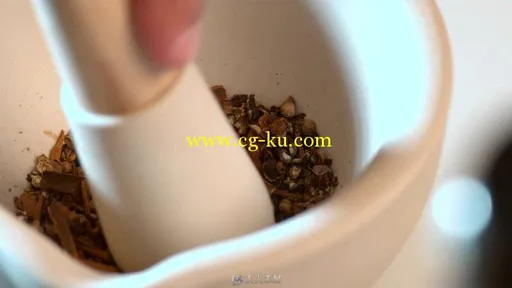 捣碎食物实拍视频素材的图片2