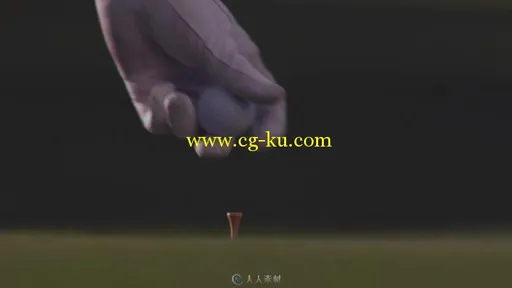 特写地上放高尔夫球实拍视频素材的图片2