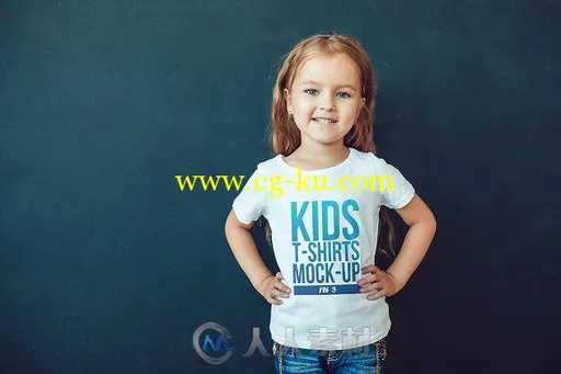 女童T恤真人展示第三版PSD模板Kids t-shirt mock-up vol 3的图片1