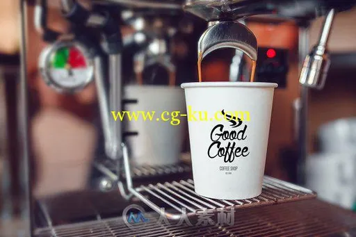 真人手持咖啡杯品牌展示PSD模板Coffee Branding Mock-up Vol 2的图片1