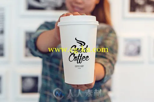 真人手持咖啡杯品牌展示PSD模板Coffee Branding Mock-up Vol 2的图片6