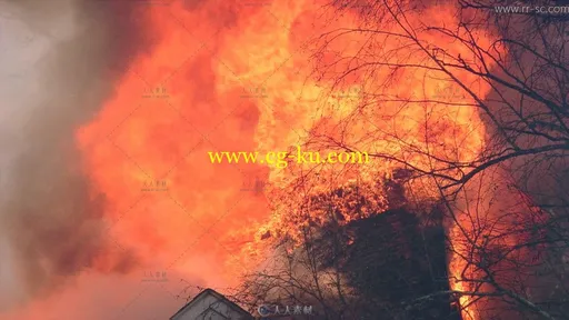 熊熊火焰烧毁建筑顶部结构高清火灾视频素材的图片2