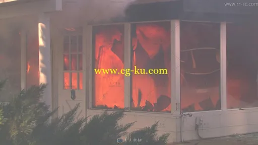火吞噬了客厅并摧毁着周围一切高清火灾视频素材的图片1