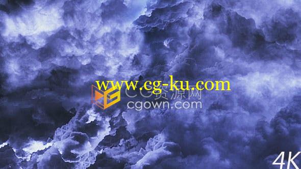 4K视频素材-黑暗天空多云飞翔穿越云层动态背景视频素材的图片1