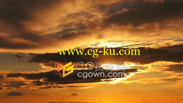 实拍橘黄色的夕阳火烧云自然景观4K视频素材免费下载的图片1