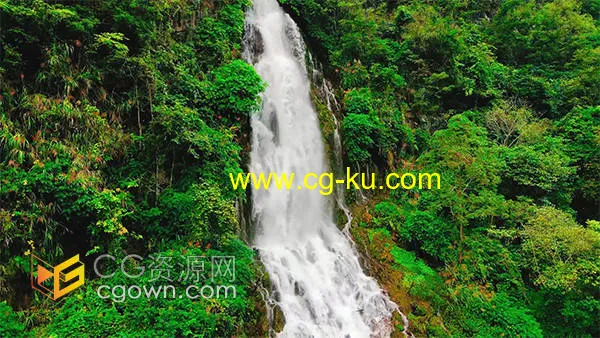 航拍山中瀑布流水自然户外森林风景实拍视频的图片1